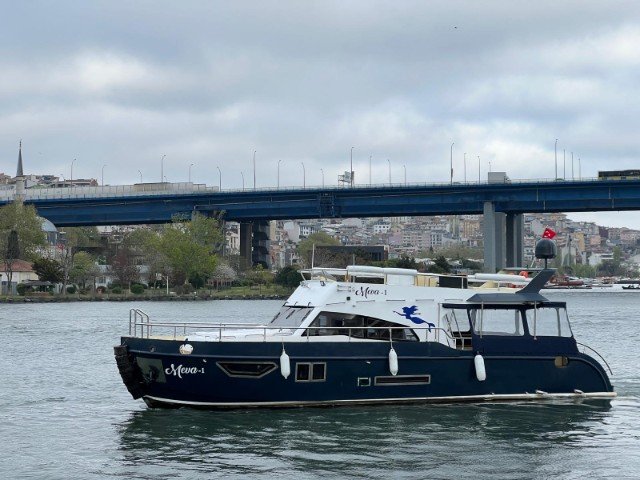 Meva - liman manzarası